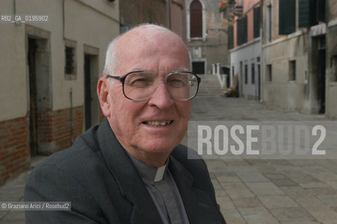 VENEZIA  2-5 OTTOBRE 2003 FONDAMENTA  SENZA PIU -  IL SACERDOTE GEORGE COYNE DIRETTORE DELLOSSERVATORIO DELLA SPECOLA VATICANA  ©Graziano Arici/Rosebud2