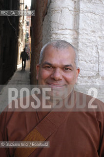VENEZIA  2-5 OTTOBRE 2003 FONDAMENTA  SENZA PIU - IL MONACO BUDDISTA TAMPALAWELA DHAMMARATANA RESPONSABILE DEL UNIONE BUDDISTA PRESSO LONU  ©Graziano Arici/Rosebud2