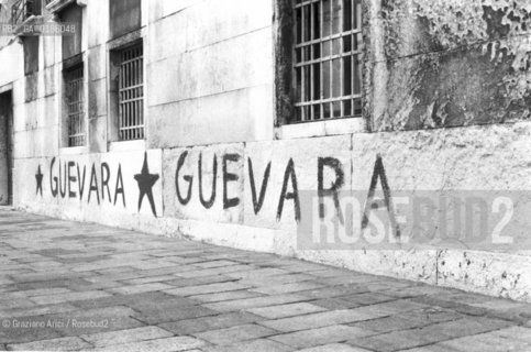 VENEZIA CONTESTAZIONE DEL 68 SCRITTO SU CHE GUEVARA  © 1968 Graziano Arici/Rosebud2
