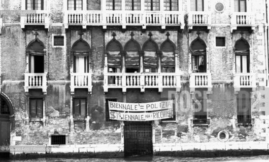 VENEZIA CONTESTAZIONE DEL 68 CONTRO LA BIENNALE DARTE OCCUPAZIONE DELLUNIVERSITA DI CA FOSCARI  © 1968 Graziano Arici/Rosebud2