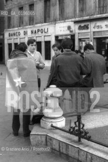 VENEZIA CONTESTAZIONE DEL 68 VENDITA DI GIORNALI IN CAMPO S.BORTOLOMIO  © 1968 Graziano Arici/Rosebud2 VIETNAM
