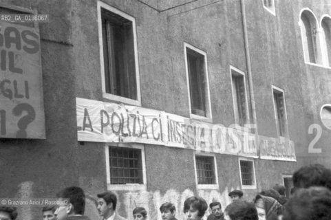 VENEZIA CONTESTAZIONE DEL 68 MANIFESTAZIONE STUDENTESCA OCCUPAZIONE DI ARCHITETTURA IUAV © 1968 Graziano Arici/Rosebud2