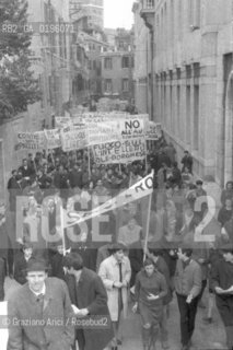 VENEZIA CONTESTAZIONE DEL 68 MANIFESTAZIONE STUDENTESCA MARCO DE MICHELIS  © 1968 Graziano Arici/Rosebud2