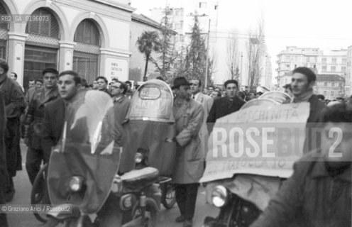 VENEZIA CONTESTAZIONE DEL 68 MANIFESTAZIONE DI OPERAI DI PORTO MARGHERA  © 1968 Graziano Arici/Rosebud2