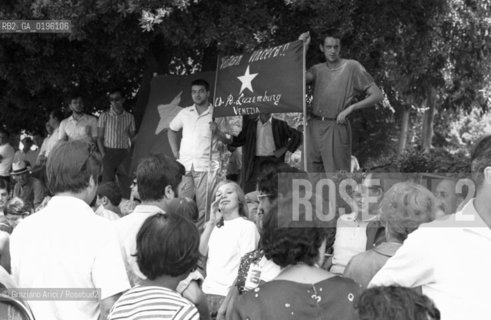 VENEZIA CONTESTAZIONE DEL 68 INCONTRO CON UNA DELEGAZIONE DEL VIETNAM © 1968 Graziano Arici/Rosebud2  CENTRO DI DOCUMENTAZIONE ROSA LUXEMBURG