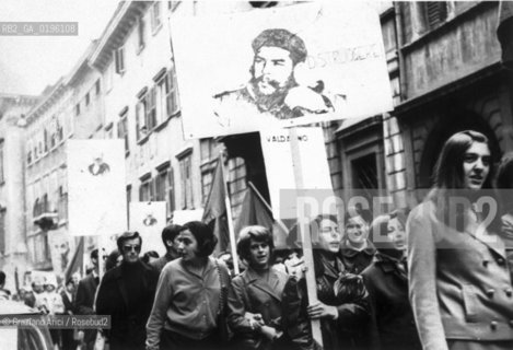 TRENTO CONTESTAZIONE DEL 68 MANIFESTAZIONE DEGLI STUDENTI DELLUNIVERSITA DI SOCIOLOGIA © 1968 Graziano Arici/Rosebud2  CHE GUEVARA
