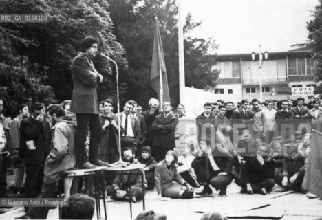 TRENTO CONTESTAZIONE DEL 68 MANIFESTAZIONE DEGLI STUDENTI DELLUNIVERSITA DI SOCIOLOGIA  MAURO ROSTAGNO © 1968 Graziano Arici/Rosebud2