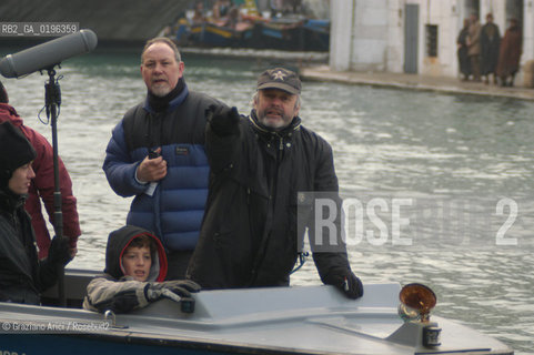 06/01/2004  ITALY, VENICE : THE SHOOTING OF THE MOVIE THE MERCHANT OF VENICE DIRECTED BY MICHAEL RADFORD  -  THE DIRECTOR MICHAEL RADFORD © 2004 Graziano Arici/Rosebud2 FILM.MERCANTE DI VENEZIA SHAKESPEARE