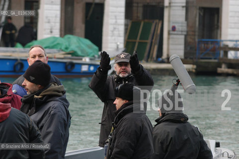 06/01/2004  ITALY, VENICE : THE SHOOTING OF THE MOVIE THE MERCHANT OF VENICE DIRECTED BY MICHAEL RADFORD  -  THE DIRECTOR MICHAEL RADFORD © 2004 Graziano Arici/Rosebud2 FILM.MERCANTE DI VENEZIA SHAKESPEARE
