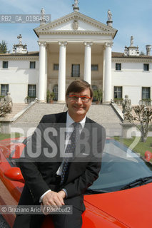 CROCETTA DEL MONTELLO (TREVISO) IL PRESIDENTE DELLA FABBRICA DI SCARPE GEOX MARIO MORETTI POLEGATO A CASA IN VILLA SANDI CON UNA DELLE SUE DUE FERRARI, UNA FERRARI MODENA PRESIDENT OF SHOES FACTORY GEOX HOME ©Graziano Arici/Rosebud2 SCARPA INDUSTRIALE ECONOMIA AUTOMOBILE