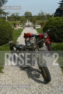 CROCETTA DEL MONTELLO (TREVISO) : VILLA SANDI DEL PRESIDENTE DELLA FABBRICA DI SCARPE GEOX MARIO MORETTI POLEGATO PRESIDENT OF SHOES FACTORY GEOX HOME - DUE MOTO GUZZI DEPOCA DELLA SUA COLLEZIONE ©Graziano Arici/Rosebud2 SCARPA INDUSTRIALE ECONOMIA