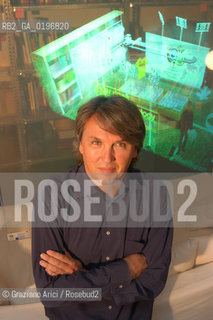VENEZIA 28/7/04 LARCHITETTO PAOLO LUCCHETTA NEL SUO STUDIO ©Graziano Arici/Rosebud2