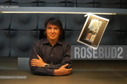 VENEZIA 28/7/04 LARCHITETTO PAOLO LUCCHETTA NEL SUO STUDIO ©Graziano Arici/Rosebud2