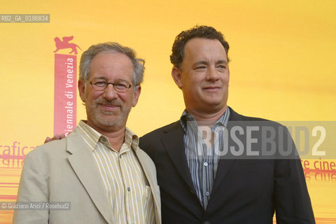 01_09_04 VENICE - 61¡ FILM FESTIVAL -.FILM THE TERMINAL .STEVEN SPIELBERG (DIRECTOR) WITH TOM HANKS (ACTOR).©Graziano Arici/Rosebud2 CINEMA