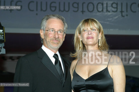 01_09_04 VENICE - 61¡ FILM FESTIVAL -.THE DIRECTOR STEVEN SPIELBERG WITH HIS WIFE KATE CAPSHOW..THE ACTOR TOM HANKS WITH HIS WIFE RITA WILSON.©Graziano Arici/Rosebud2 CINEMA