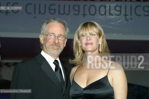 01_09_04 VENICE - 61¡ FILM FESTIVAL -.THE DIRECTOR STEVEN SPIELBERG WITH HIS WIFE KATE CAPSHOW..THE ACTOR TOM HANKS WITH HIS WIFE RITA WILSON.©Graziano Arici/Rosebud2 CINEMA