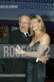 01_09_04 VENICE - 61¡ FILM FESTIVAL -.THE DIRECTOR STEVEN SPIELBERG WITH HIS WIFE KATE CAPSHOW..THE ACTOR TOM HANKS WITH HIS WIFE RITA WILSON.©Graziano Arici/Rosebud2 CINEMA