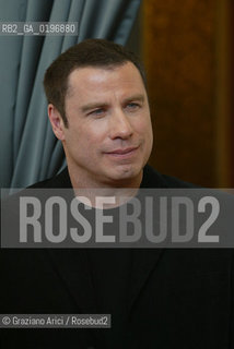 02_09_04 VENICE - 61¡ FILM FESTIVAL - FILM A LONG SONG FOR BOBBY LONG. THE DIRECTOR SHAINEE GABEL WITH THE ACTOR JOHN TRAVOLTA AND THE ACTRESS SCARLETT JOHANSSON. ©Graziano Arici/Rosebud2 CINEMA