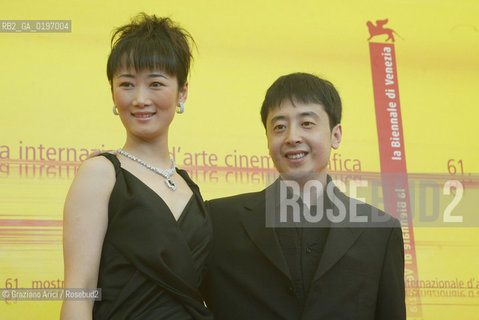 04_09_04 VENICE - 61¡ FILM FESTIVAL - FILM SHIJIE. THE DIRECTOR JIA ZHANG-KE WITH THE ACTRESS ZHAO TAO  ..©Graziano Arici/Rosebud2 CINEMA