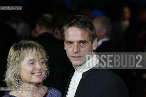 04_09_04 VENICE 61¡ FILM FESTIVAL - FILM THE MERCHANT OF VENICE THE ACTOR  JEREMY IRONS WITH HIS WIFE SINEAD CUSACK.©Graziano Arici/Rosebud2 CINEMA