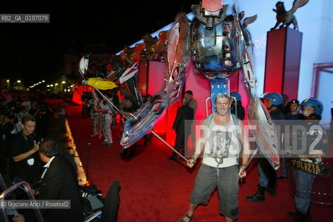 04_09_04 VENICE 61¡ FILM FESTIVAL - DEMOSTRATION OF THE NO GLOBAL PEOPLE IN FRONT OF THE FILM FESTIVAL PALACE.©Graziano Arici/Rosebud2 CINEMA