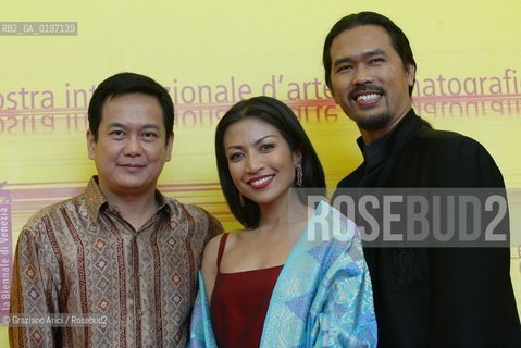 05_09_04 VENICE 61¡ FILM FESTIVAL - FILM PUTERI GUNUNG LEDANG. L to R THE DIRECTOR SAW TEONG HIN, THE ACTRESS PRINCESS TIARA JACQUELINA AND THE ACTOR ADLIN AMAN RAMLIE.©Graziano Arici/Rosebud2 CINEMA