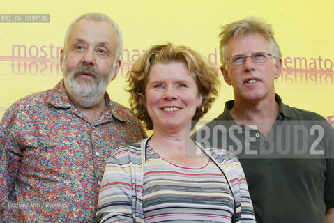 06_09_04 VENICE 61¡ FILM FESTIVAL - FILM VERA DRAKE. L to R THE DIRECTOR MIKE LEIGH, THE ACTRESS IMELDA STAUNTON AND THE ACTOR PHIL DAVIS.©Graziano Arici/Rosebud2