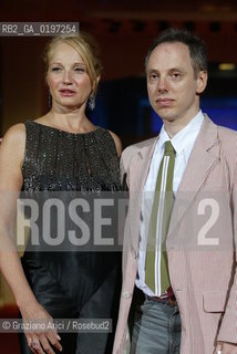 08_09_04 VENICE 61¡ FILM FESTIVAL - FILM PALINDROMES. THE ACTRESS ELLEN BARKIN WITH THE DIRECTOR TODD SOLONDZ.©Graziano Arici/Rosebud2 CINEMA