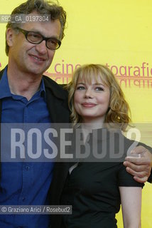 09_09_04 VENICE 61st FILM FESTIVAL - FILM LAND OF PLENTY. THE DIRECTOR WIM WENDERS WITH THE ACTRESS MICHELLE WILLIAMS.©Graziano Arici/Rosebud2 CINEMA