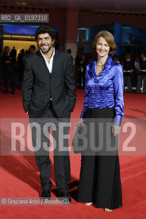 09_09_04 VENICE 61st FILM FESTIVAL - THE ACTORS OF LE CHIAVI DI CASA, PIERFRANCESCO FAVINO AND CHARLOTTE RAMPLING.©Graziano Arici/Rosebud2 CINEMA