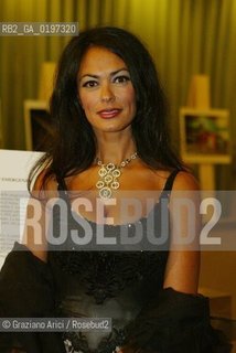 09_09_04 VENICE 61st FILM FESTIVAL - UNICEF PARTY AT THE HOTEL EXCELSIOR. MARIA GRAZIA CUCINOTTA.©Graziano Arici/Rosebud2 CINEMA