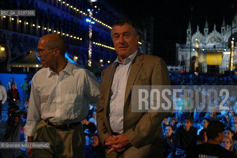 10_09_04 VENICE 61st FILM FESTIVAL - FILM SHARK TALE - SCREENING. THE PRODUCER JEFFREY KATZENBERG WITH THE ACTOR ROBERT DE NIRO.©Graziano Arici/Rosebud2 CINEMA