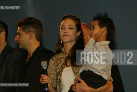 10_09_04 VENICE 61st FILM FESTIVAL - FILM SHARK TALE - SCREENING. THE ACTRESS ANGELINA JOLIE WITH HER SON MADDOX.©Graziano Arici/Rosebud2 CINEMA