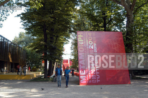 VENEZIA 09/09/04   - 9¡ MOSTRA INTERNAZIONALE DI ARCHITETTURA - BIENNALE ARCHITETTURA : LINGRESSO E IL PADIGLIONE ITALIA ©Graziano Arici/Rosebud2