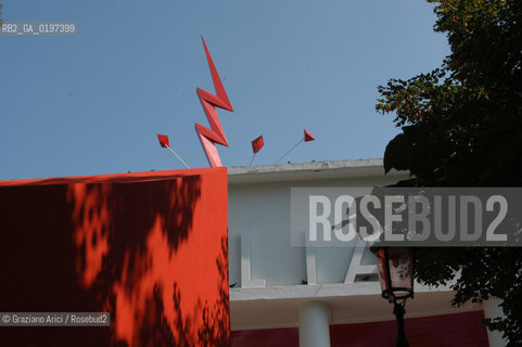 VENEZIA 09/09/04   - 9¡ MOSTRA INTERNAZIONALE DI ARCHITETTURA - BIENNALE ARCHITETTURA : LINGRESSO E IL PADIGLIONE ITALIA ©Graziano Arici/Rosebud2