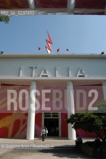 VENEZIA 09/09/04   - 9¡ MOSTRA INTERNAZIONALE DI ARCHITETTURA - BIENNALE ARCHITETTURA : LINGRESSO E IL PADIGLIONE ITALIA ©Graziano Arici/Rosebud2
