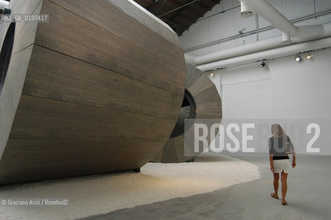 VENEZIA 09/09/04   - 9¡ MOSTRA INTERNAZIONALE DI ARCHITETTURA - BIENNALE ARCHITETTURA :  PADIGLIONE ITALIA : TURRIS BABEL AND LIGHTING DI MASSIMO SCOLARI ©Graziano Arici/Rosebud2