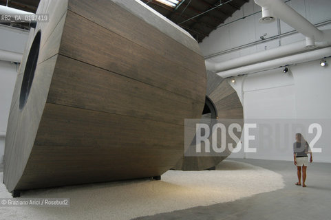 VENEZIA 09/09/04   - 9¡ MOSTRA INTERNAZIONALE DI ARCHITETTURA - BIENNALE ARCHITETTURA :  PADIGLIONE ITALIA : TURRIS BABEL AND LIGHTING DI MASSIMO SCOLARI ©Graziano Arici/Rosebud2