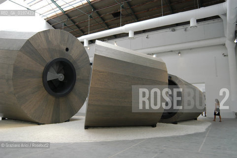 VENEZIA 09/09/04   - 9¡ MOSTRA INTERNAZIONALE DI ARCHITETTURA - BIENNALE ARCHITETTURA :  PADIGLIONE ITALIA : TURRIS BABEL AND LIGHTING DI MASSIMO SCOLARI ©Graziano Arici/Rosebud2