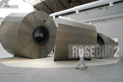 VENEZIA 09/09/04   - 9¡ MOSTRA INTERNAZIONALE DI ARCHITETTURA - BIENNALE ARCHITETTURA :  PADIGLIONE ITALIA : TURRIS BABEL AND LIGHTING DI MASSIMO SCOLARI ©Graziano Arici/Rosebud2