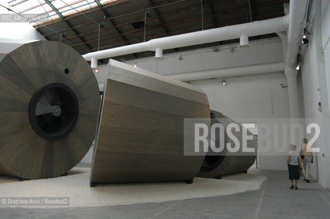 VENEZIA 09/09/04   - 9¡ MOSTRA INTERNAZIONALE DI ARCHITETTURA - BIENNALE ARCHITETTURA :  PADIGLIONE ITALIA : TURRIS BABEL AND LIGHTING DI MASSIMO SCOLARI ©Graziano Arici/Rosebud2