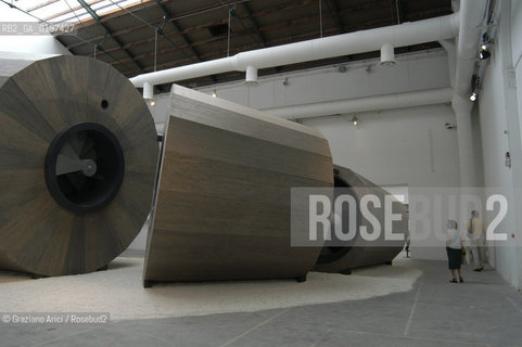 VENEZIA 09/09/04   - 9¡ MOSTRA INTERNAZIONALE DI ARCHITETTURA - BIENNALE ARCHITETTURA :  PADIGLIONE ITALIA : TURRIS BABEL AND LIGHTING DI MASSIMO SCOLARI ©Graziano Arici/Rosebud2