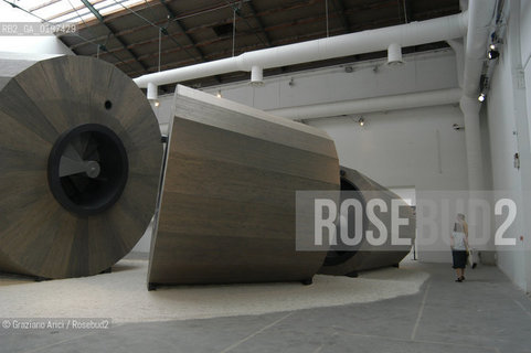 VENEZIA 09/09/04   - 9¡ MOSTRA INTERNAZIONALE DI ARCHITETTURA - BIENNALE ARCHITETTURA :  PADIGLIONE ITALIA : TURRIS BABEL AND LIGHTING DI MASSIMO SCOLARI ©Graziano Arici/Rosebud2