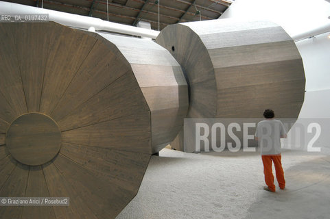 VENEZIA 09/09/04   - 9¡ MOSTRA INTERNAZIONALE DI ARCHITETTURA - BIENNALE ARCHITETTURA :  PADIGLIONE ITALIA : TURRIS BABEL AND LIGHTING DI MASSIMO SCOLARI ©Graziano Arici/Rosebud2