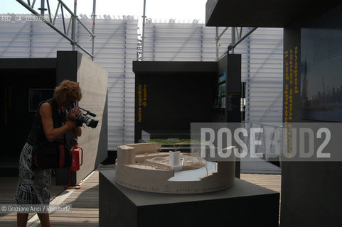 VENEZIA 09/09/04   - 9¡ MOSTRA INTERNAZIONALE DI ARCHITETTURA - BIENNALE ARCHITETTURA :  PADIGLIONE DELLE CITTA DACQUA  ©Graziano Arici/Rosebud2 ARSENALE