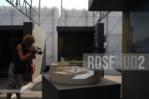 VENEZIA 09/09/04   - 9¡ MOSTRA INTERNAZIONALE DI ARCHITETTURA - BIENNALE ARCHITETTURA :  PADIGLIONE DELLE CITTA DACQUA  ©Graziano Arici/Rosebud2 ARSENALE