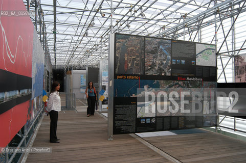 VENEZIA 09/09/04   - 9¡ MOSTRA INTERNAZIONALE DI ARCHITETTURA - BIENNALE ARCHITETTURA :  PADIGLIONE DELLE CITTA DACQUA  ©Graziano Arici/Rosebud2 ARSENALE