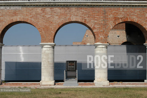 VENEZIA 09/09/04   - 9¡ MOSTRA INTERNAZIONALE DI ARCHITETTURA - BIENNALE ARCHITETTURA :  PADIGLIONE DELLE CITTA DACQUA  ©Graziano Arici/Rosebud2 ARSENALE