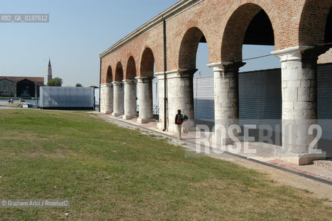 VENEZIA 09/09/04   - 9¡ MOSTRA INTERNAZIONALE DI ARCHITETTURA - BIENNALE ARCHITETTURA :  PADIGLIONE DELLE CITTA DACQUA  ©Graziano Arici/Rosebud2 ARSENALE