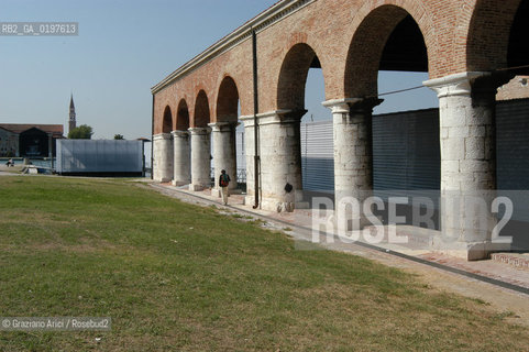 VENEZIA 09/09/04   - 9¡ MOSTRA INTERNAZIONALE DI ARCHITETTURA - BIENNALE ARCHITETTURA :  PADIGLIONE DELLE CITTA DACQUA  ©Graziano Arici/Rosebud2 ARSENALE